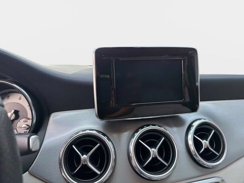 Used 2015 Mercedes-Benz GLA 250 image 21
