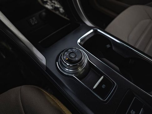 Used 2019 Ford Fusion SE image 18