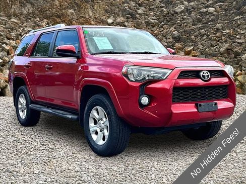 Used 2015 Toyota 4Runner SR5 AWD/4WD image 10