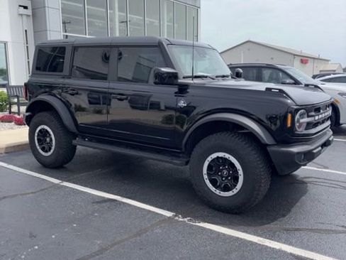 Used 2023 Ford Bronco Outer Banks AWD/4WD image 3