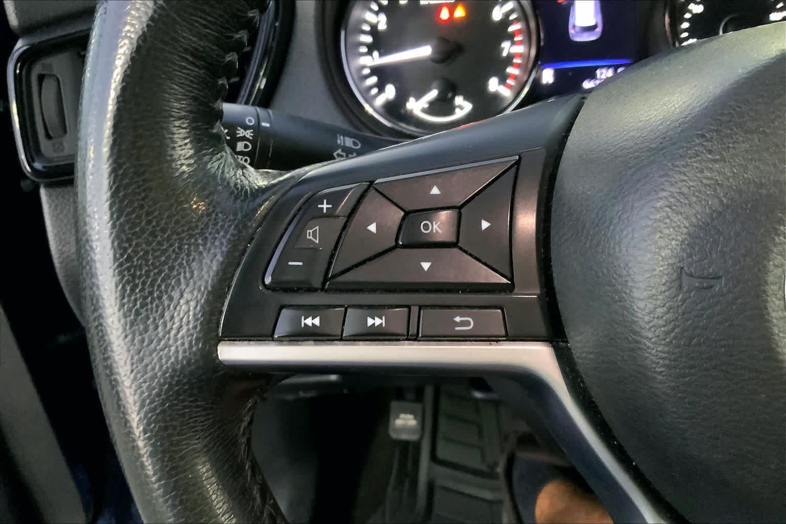 Used 2018 Nissan Rogue SV FWD image 22