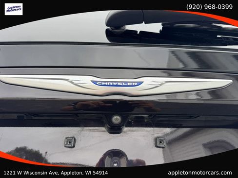 Used 2018 Chrysler Pacifica Touring-L Plus FWD image 44