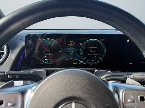 Used 2023 Mercedes-Benz EQB 300 4MATIC image 13