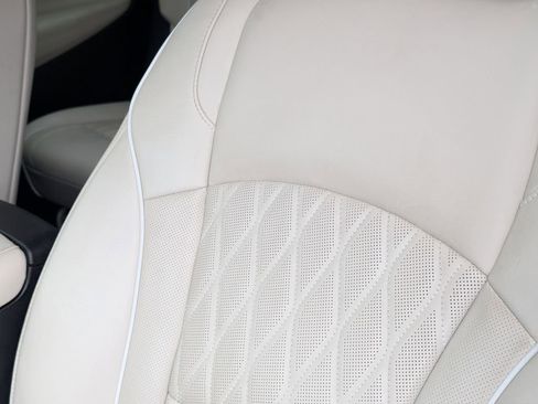 Used 2022 Buick Enclave Avenir w/ Avenir Technology Package image 24