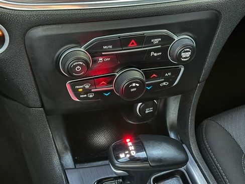 Used 2018 Dodge Charger SXT w/ Blacktop Package image 38