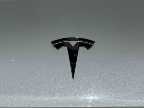 Used 2021 Tesla Model Y Long Range image 34