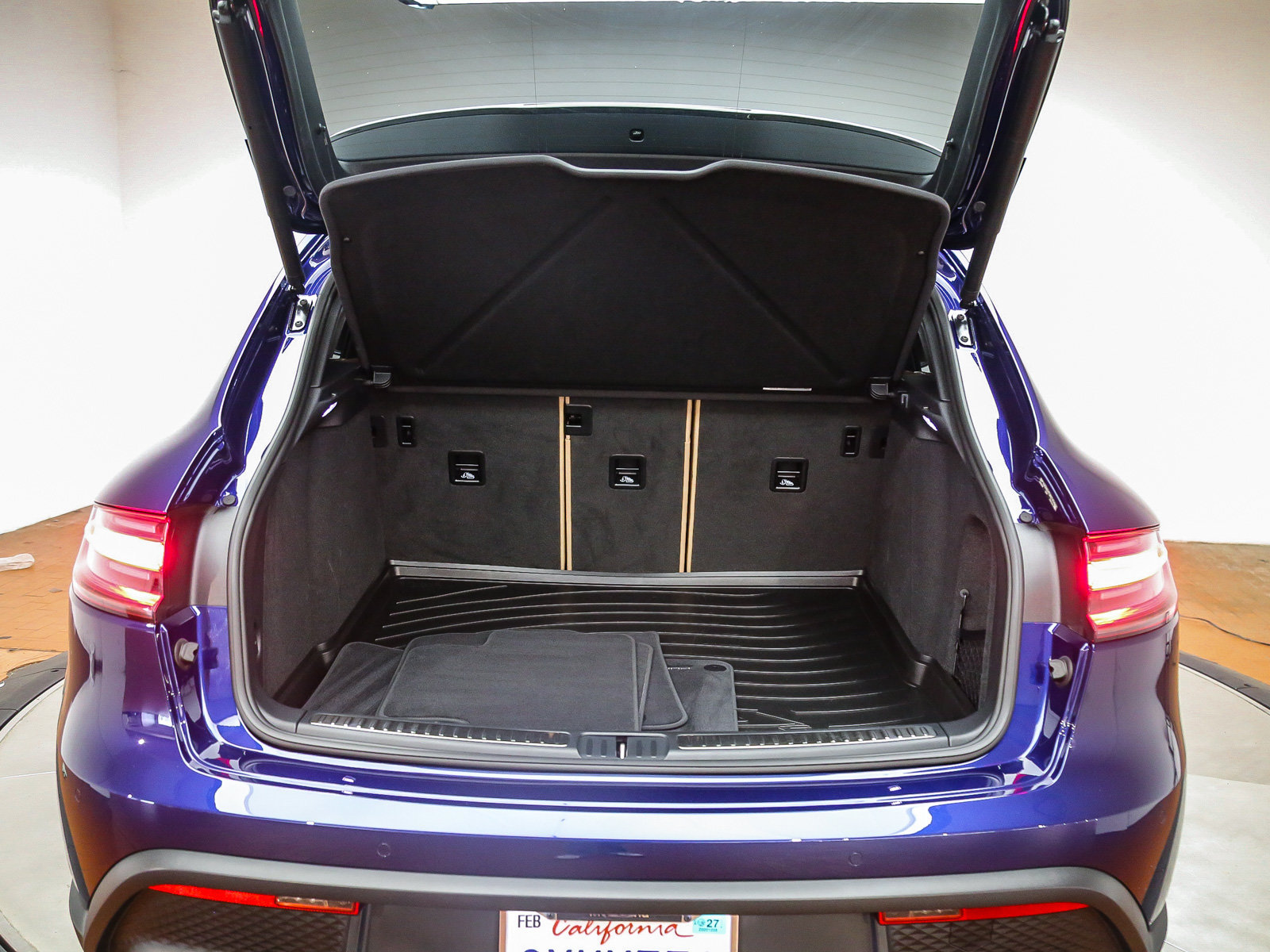 Certified 2026 Porsche Macan AWD/4WD image 31