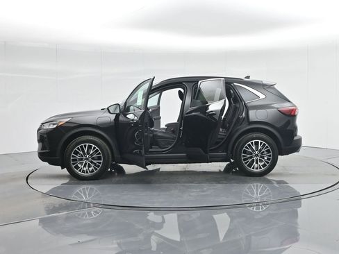 New 2025 Ford Escape SE image 32