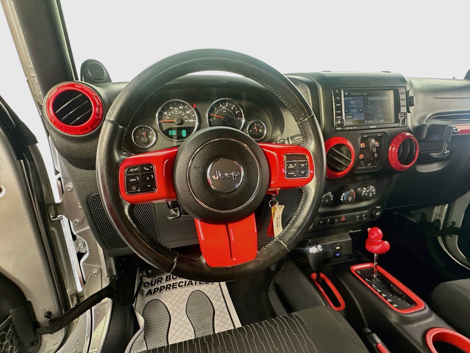 Used 2011 Jeep Wrangler Unlimited Sahara w/ Connectivity Group AWD/4WD image 10