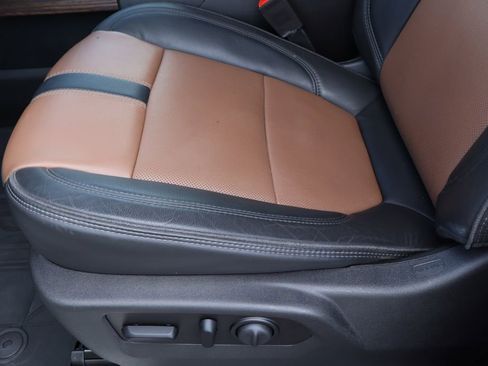 Used 2020 Chevrolet Silverado 3500 High Country image 21