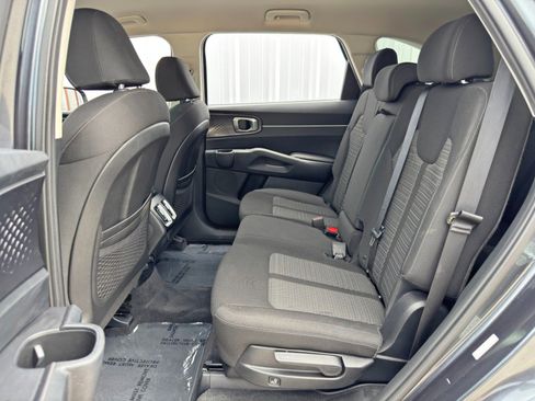 Used 2022 Kia Sorento LX image 36