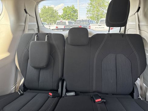 Used 2023 Chrysler Voyager LX FWD image 14