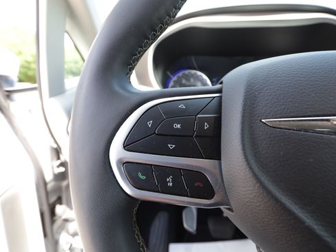 Used 2023 Chrysler Voyager LX FWD image 12