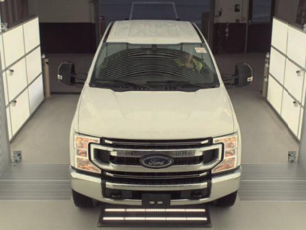 Used 2022 Ford F250 XLT AWD/4WD image 2