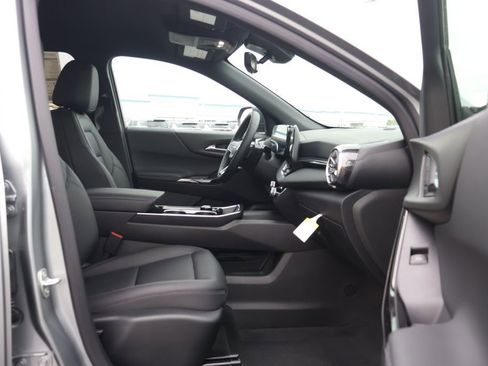 New 2026 Chevrolet Equinox LT w/ Convenience Package II FWD image 43