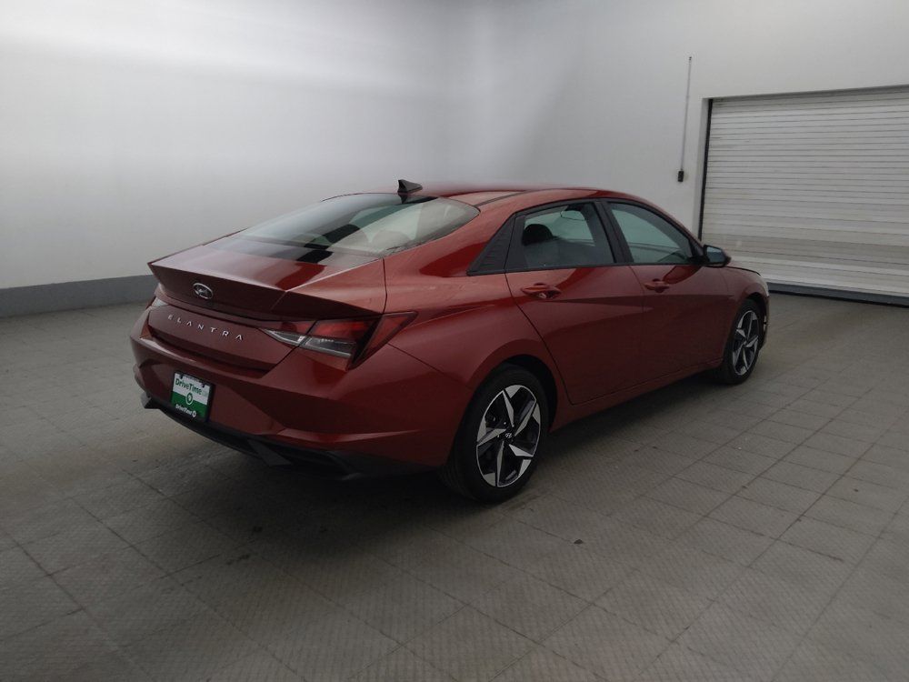 Used 2023 Hyundai Elantra SEL w/ Convenience Package FWD image 9
