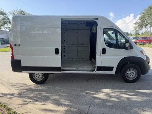 Used 2025 RAM ProMaster 2500 w/ Safety Group FWD image 13