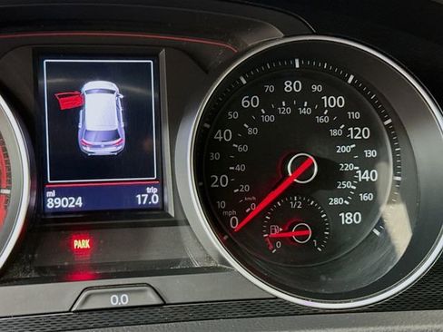 Used 2017 Volkswagen GTI SE image 12