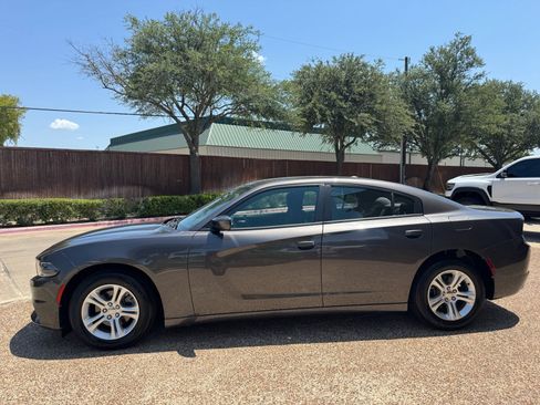 Used 2020 Dodge Charger SXT RWD image 6
