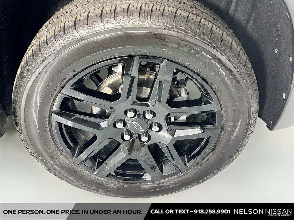 Used 2021 Chevrolet Traverse LS w/ LPO, Blackout Package FWD image 30