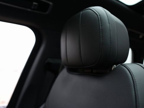 Used 2025 Land Rover Range Rover SE image 18