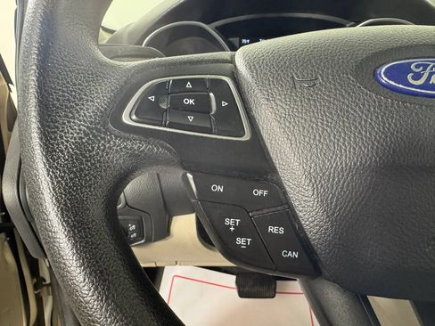 Used 2017 Ford Focus SE FWD image 15