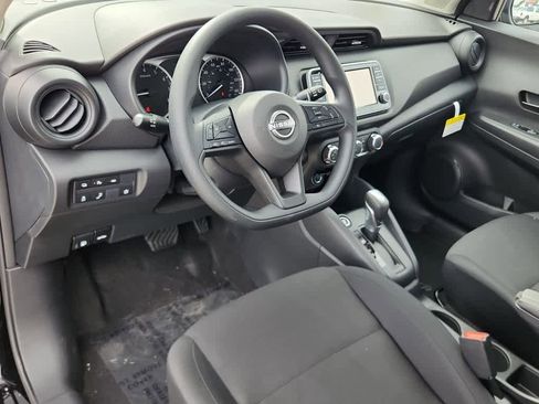 New 2025 Nissan Kicks Play S image 11