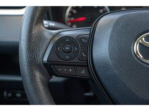 Used 2019 Toyota RAV4 LE FWD image 8