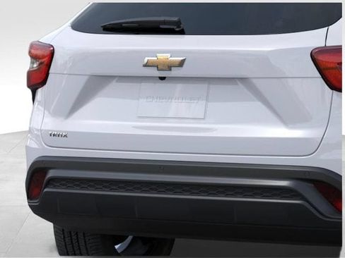 New 2026 Chevrolet Trax LS FWD image 14