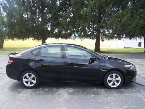 Used 2015 Dodge Dart SXT image 1