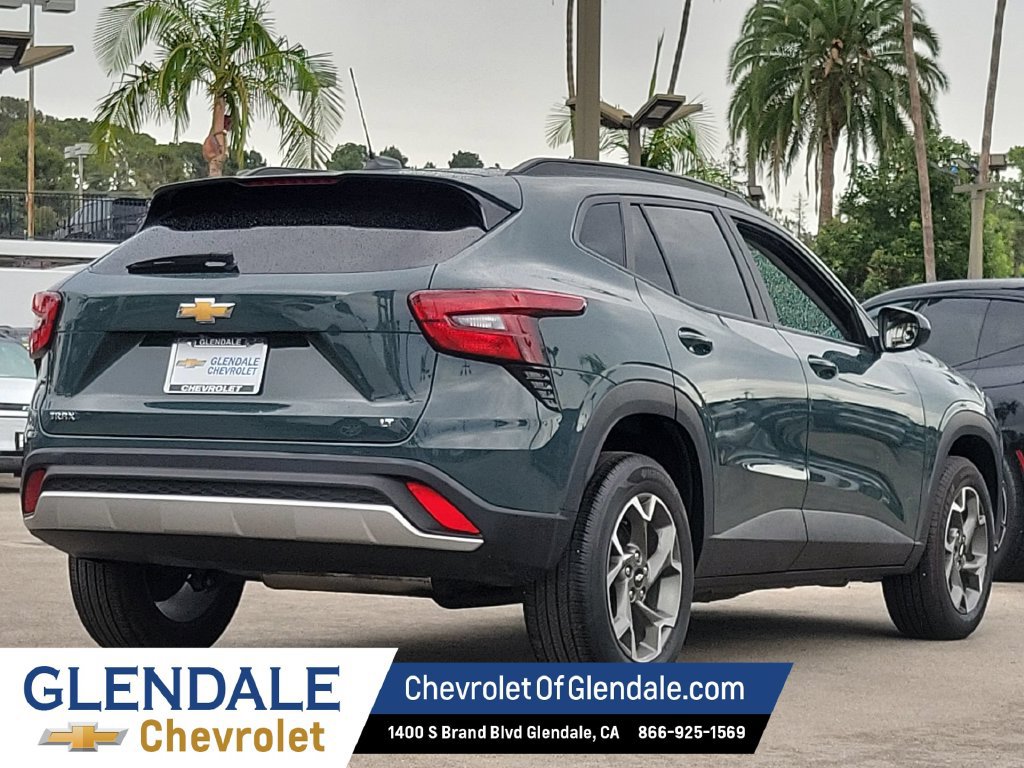 Used 2025 Chevrolet Trax LT FWD image 11