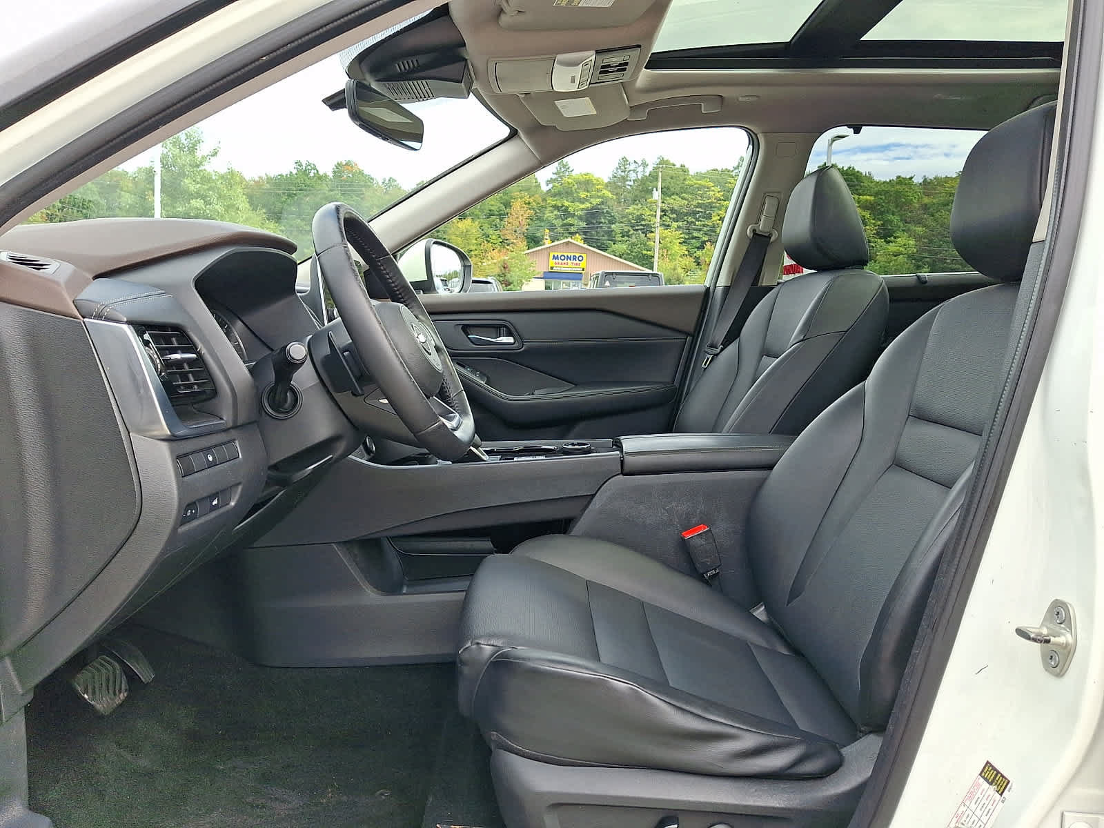 Used 2022 Nissan Rogue SV w/ SV Premium Package AWD/4WD image 15