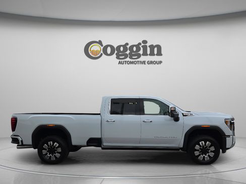 New 2026 GMC Sierra 3500 Denali w/ Denali Reserve Package AWD/4WD image 8