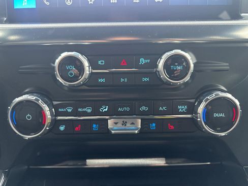 Used 2025 Ford F150 Lariat w/ Equipment Group 501A Mid image 9