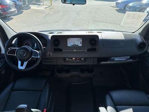 Used 2022 Mercedes-Benz Sprinter 2500 image 15