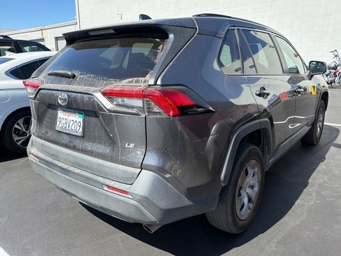 Used 2021 Toyota RAV4 LE FWD image 5