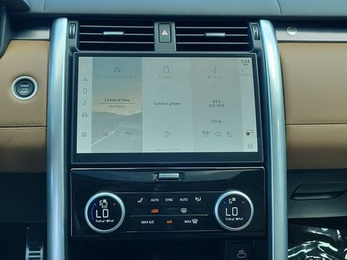 Used 2025 Land Rover Discovery Metropolitan Edition AWD/4WD image 21