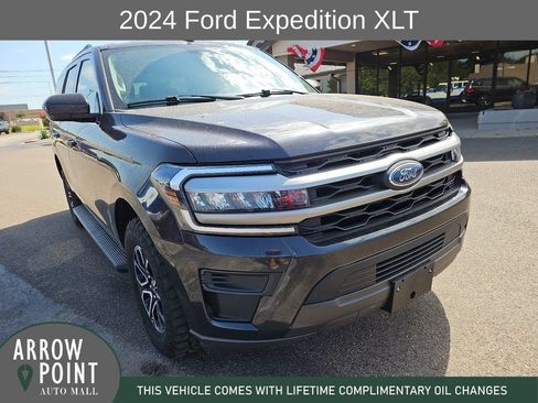 Used 2024 Ford Expedition XLT AWD/4WD image 2
