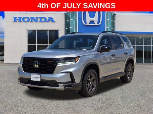Used 2023 Honda Pilot TrailSport image 7