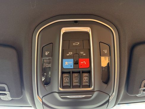 Used 2025 Jeep Grand Cherokee Summit w/ Advanced Protech Group IV AWD/4WD image 29