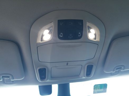 Used 2018 Chrysler Pacifica Limited w/ Tire & Wheel Group image 19