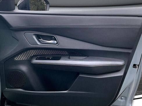 Used 2024 Nissan Ariya AWD image 27