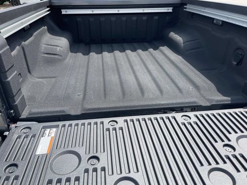 New 2027 Nissan Frontier SV w/ SV Convenience Package AWD/4WD image 12