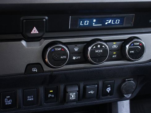 Used 2022 Toyota Tacoma TRD Sport image 28