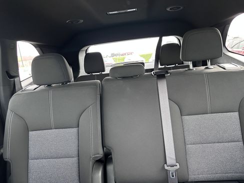 Used 2025 GMC Acadia Elevation image 27