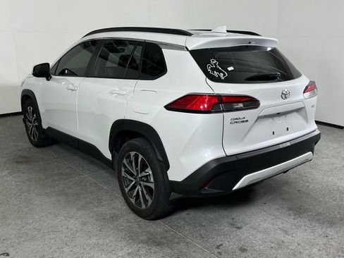 Used 2022 Toyota Corolla Cross XLE w/ Convenience Package image 5