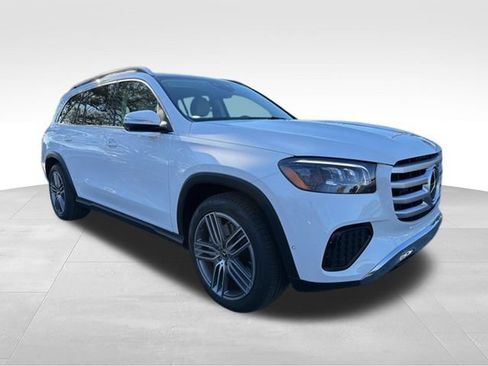 Used 2026 Mercedes-Benz GLS 450 4MATIC image 9