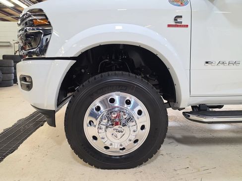New 2026 RAM 5500 4x4 Crew Cab w/ Laramie Trim Package image 23