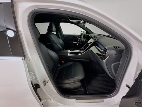 Certified 2025 Mercedes-Benz GLC 300 image 30