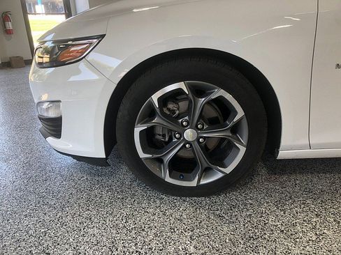 Used 2020 Chevrolet Malibu LT w/ Leather Package FWD image 9